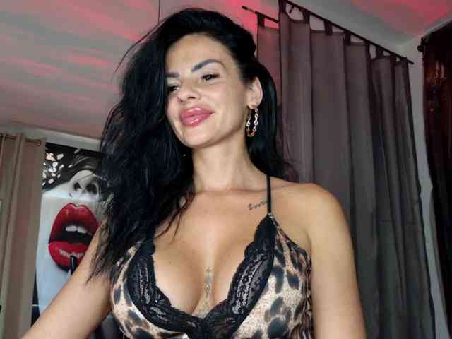 Ella-Hottie webcam