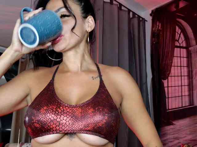 Ella-Hottie webcam