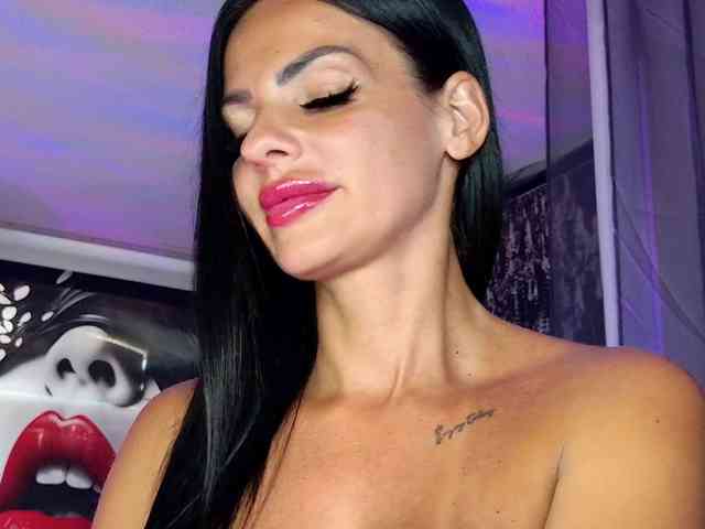 Ella-Hottie webcam