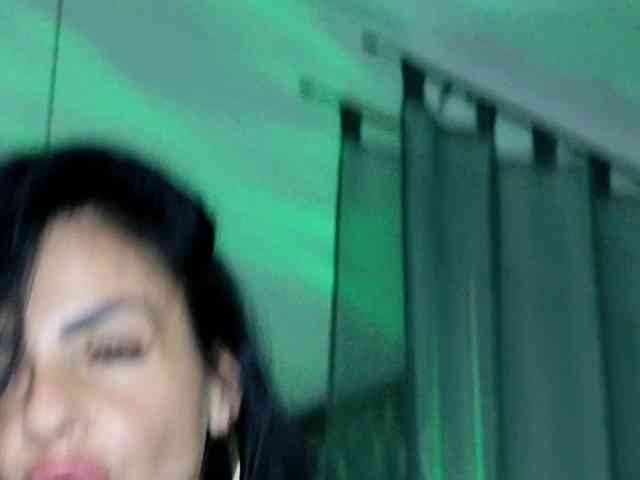 Ella-Hottie webcam