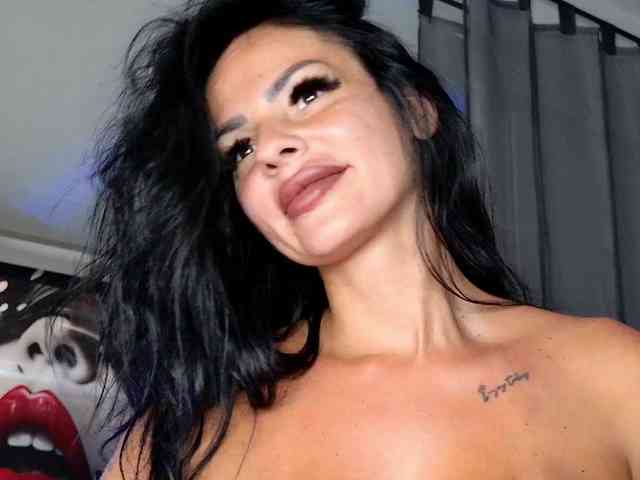 Ella-Hottie webcam