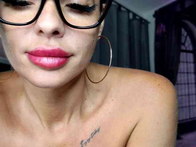 Ella-Hottie webcam