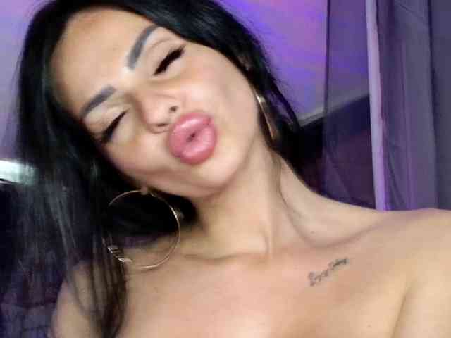 Ella-Hottie webcam