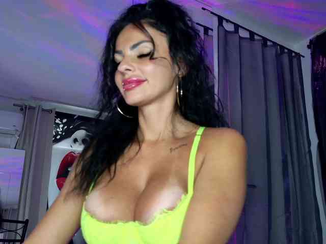 Ella-Hottie webcam