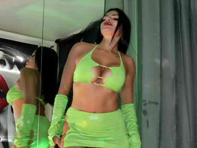 Ella-Hottie webcam