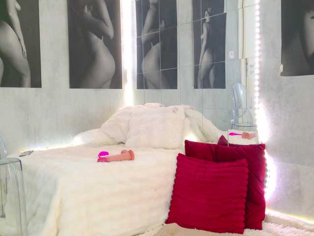 le modèle Celya-Chanel est en webcam porno dans un show sur le site bongacams, il possède les tags suivants: White/Caucasian,Brunette,Shaved