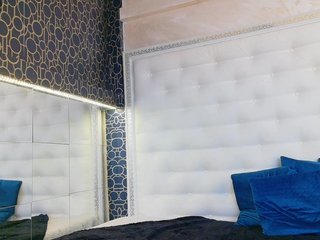 Karissia-X Porn Show