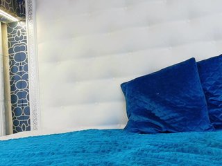 Karissia-X Porn Show