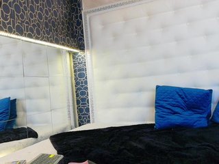 Karissia-X Porn Show