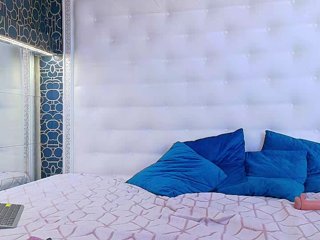 Karissia-X Porn Show