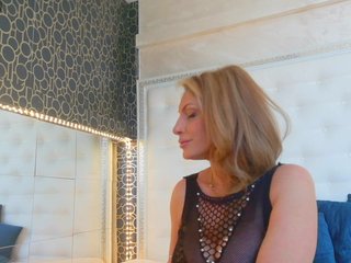 Karissia-X Porn Show