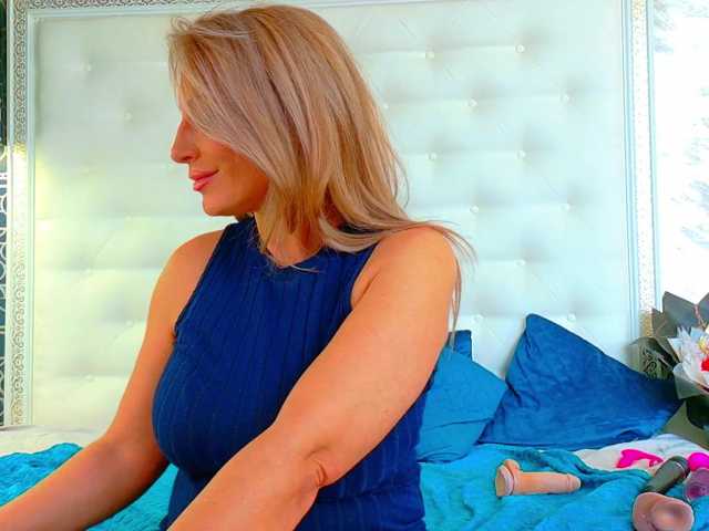 Karissia-X live cam on BongaCams