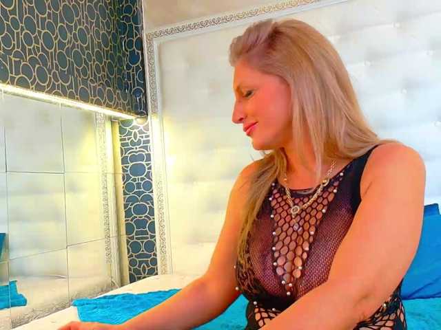 karissia-x live cam on BongaCams