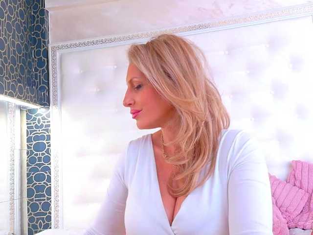 karissia-x live cam on BongaCams