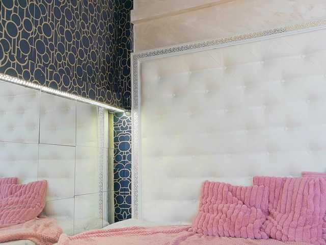 karissia-x live webcam show