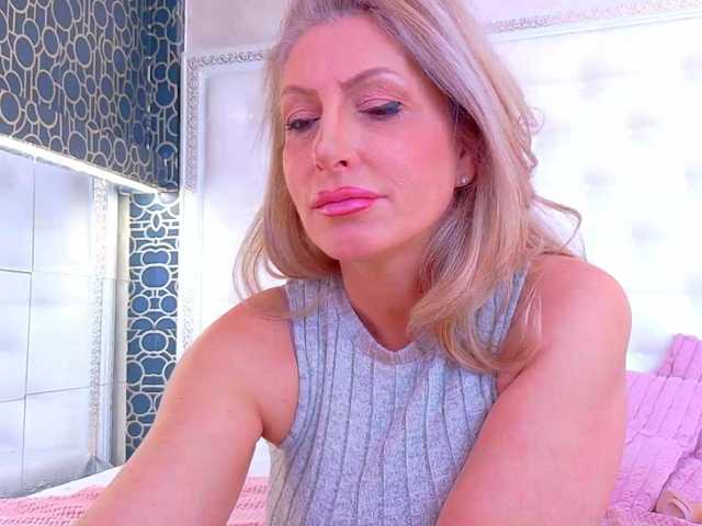 karissia-x live cam on BongaCams