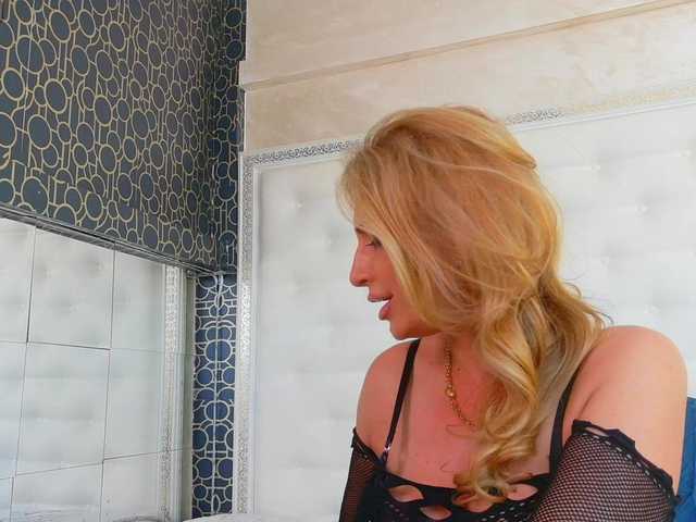 karissia-x live cam on BongaCams