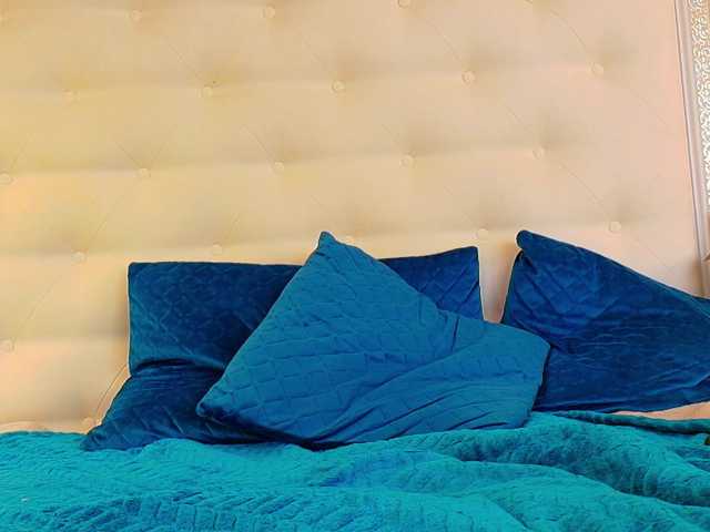 Karissia-X live cam on BongaCams