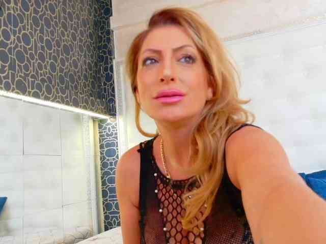 karissia-x Live Webcam on BongaCams