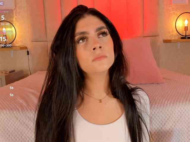 Model: amy-saenz
