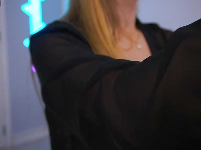DanikaDillan live cam on BongaCams