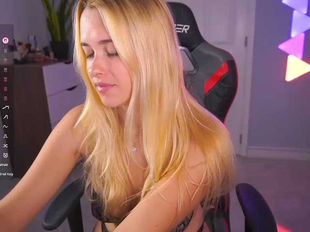 DanikaDillan live cam on BongaCams