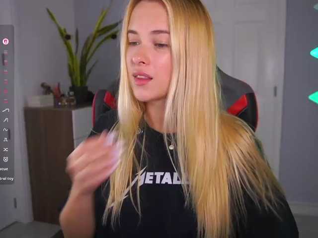 DanikaDillan live cam on BongaCams
