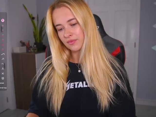 DanikaDillan live cam on BongaCams