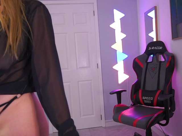 DanikaDillan live cam on BongaCams