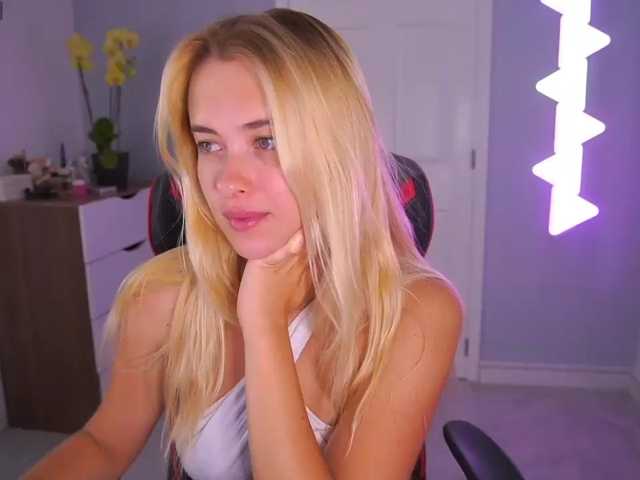 DanikaDillan live cam preview