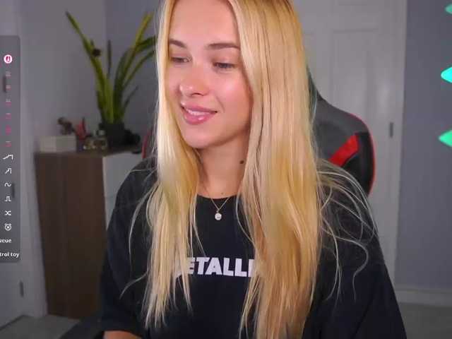 DanikaDillan live cam on BongaCams