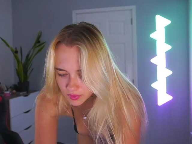 DanikaDillan live cam on BongaCams