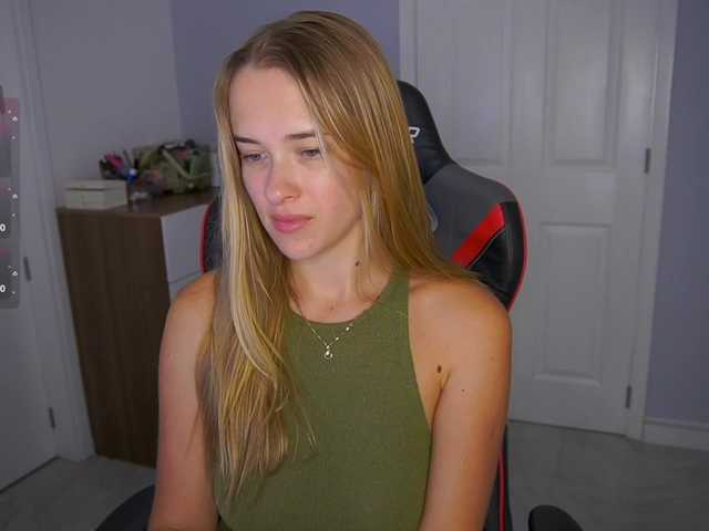 DanikaDillan live cam on BongaCams
