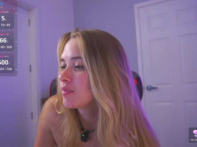 DanikaDillan live cam on BongaCams