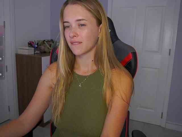 DanikaDillan webcam