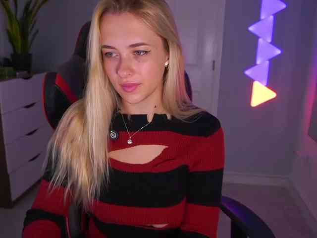 DanikaDillan webcam