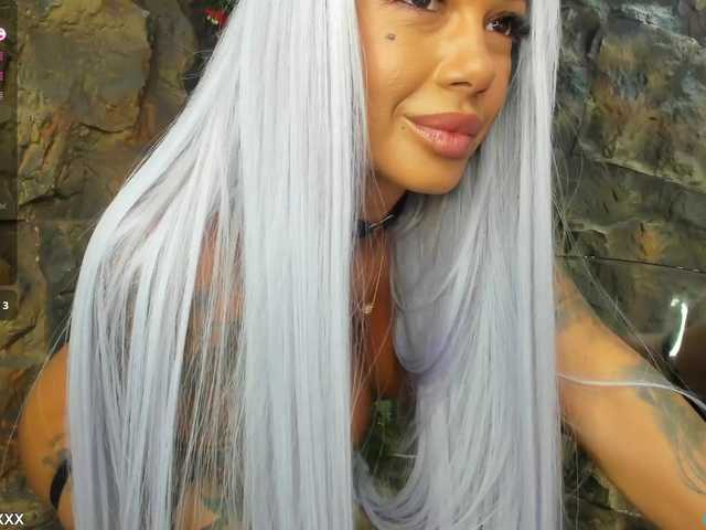 DiamondJo live cam on BongaCams