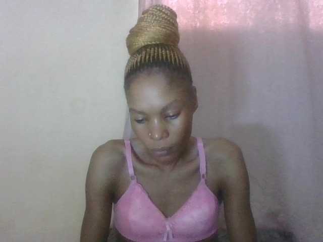 Sweetpetite254 live cam on BongaCams