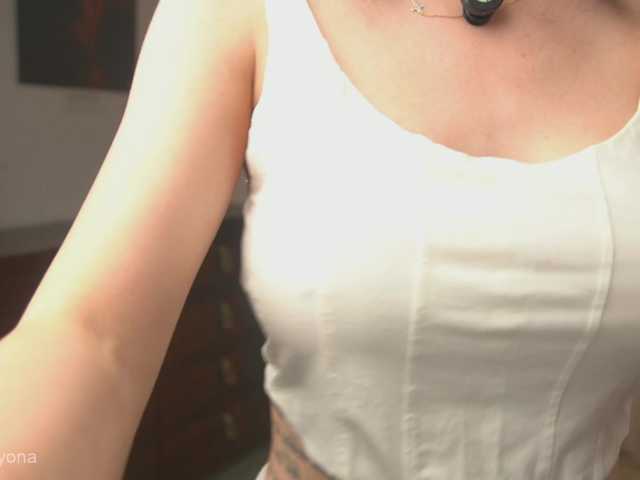 alyonaqueen live cam on BongaCams