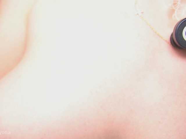 alyonaqueen live webcam show