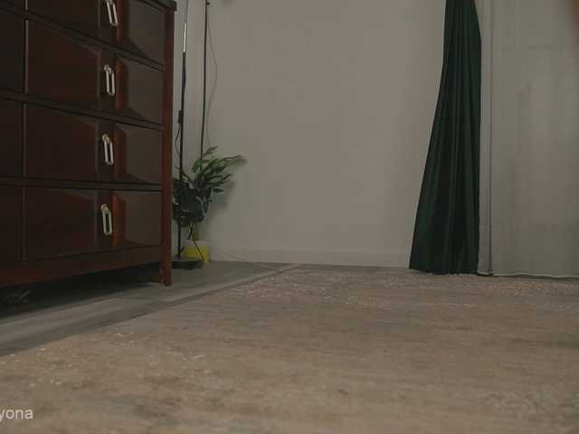 alyonaqueen live cam on BongaCams