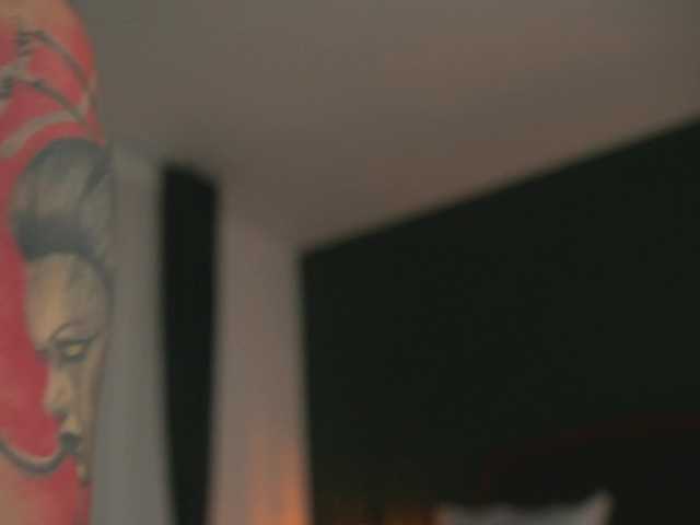 alyonaqueen live cam on BongaCams