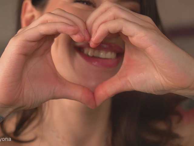 alyonaqueen live cam on BongaCams
