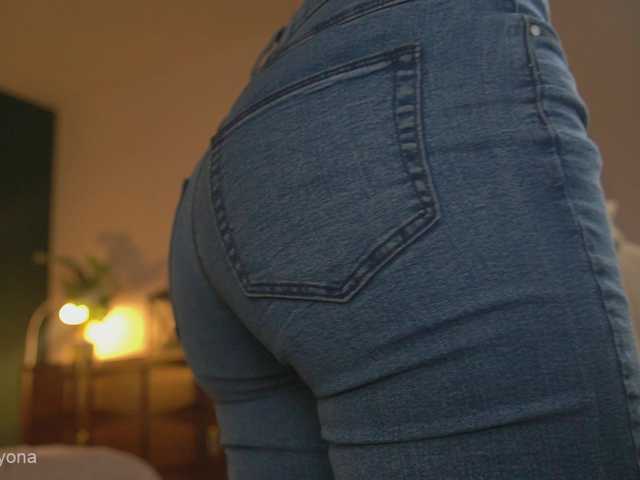alyonaqueen live cam on BongaCams