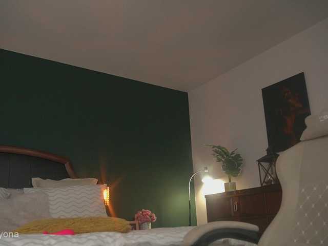 alyonaqueen live webcam show
