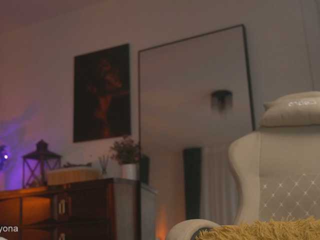 alyonaqueen live cam on BongaCams