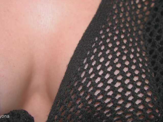 alyonaqueen live cam on BongaCams