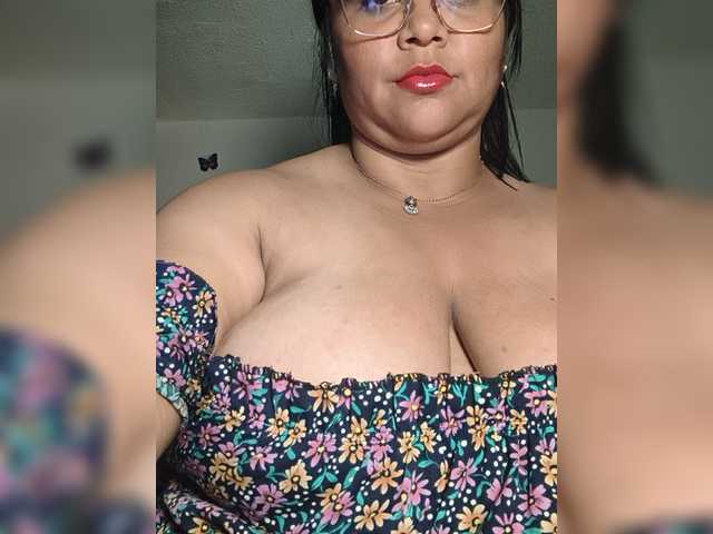 le modèle CandyBrowm est en webcam porno dans un show sur le site bongacams, il possède les tags suivants: Latino/Hispanic,Brunette,Shaved