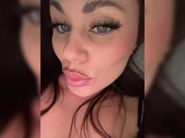 -Hennessy-'s BongaCams show and profile