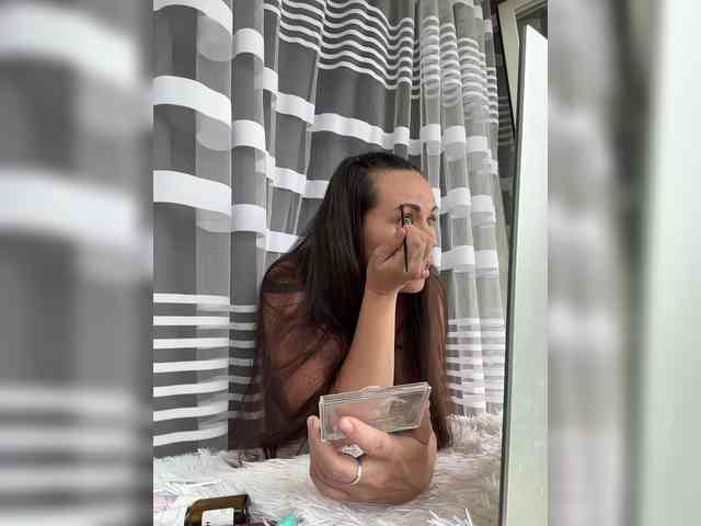 -Hennessy- Sex Cam Show